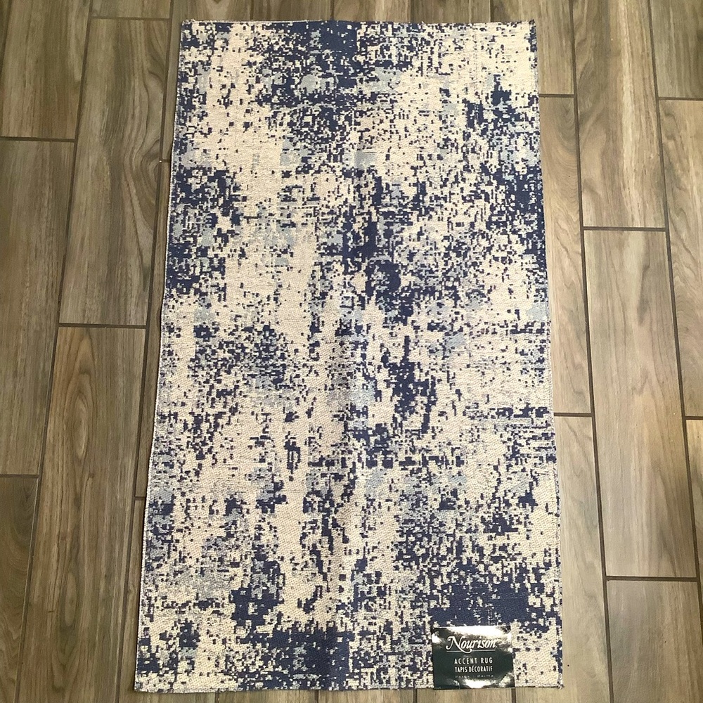 Nourison Mendoza 27” x 45” Accent Rug